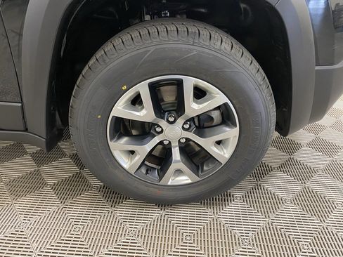 Used 2018 Jeep Cherokee Trailhawk w/ Cold Weather Group image 2