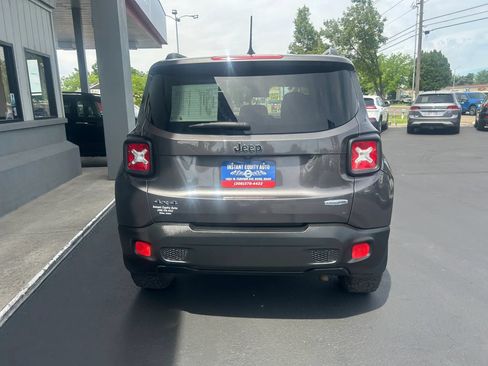 Used 2017 Jeep Renegade Latitude AWD/4WD image 31