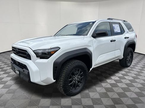 Used 2025 Toyota 4Runner SR5 AWD/4WD image 3