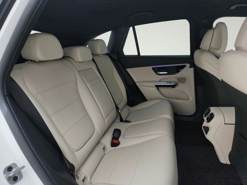 Used 2025 Mercedes-Benz GLC 300 image 21