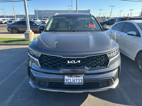 Used 2022 Kia Sorento S FWD image 2