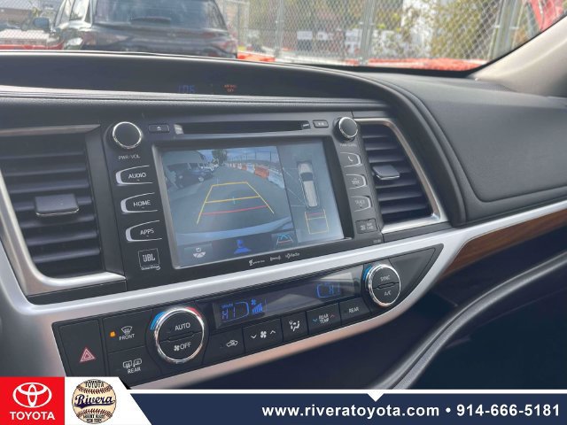 Used 2018 Toyota Highlander Limited Platinum AWD/4WD image 30
