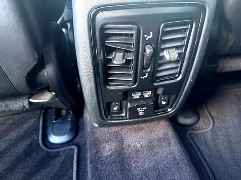 Used 2018 Jeep Grand Cherokee Limited image 24