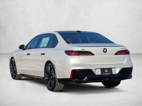 New 2026 BMW 750e xDrive image 8