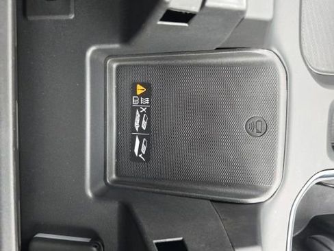 Used 2022 Chevrolet Silverado 1500 LTZ image 38