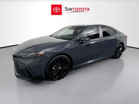 Used 2025 Toyota Camry SE w/ Convenience Package FWD image 9