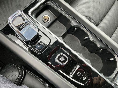 New 2026 Volvo XC60 B5 Ultra w/ Climate Package AWD/4WD image 17
