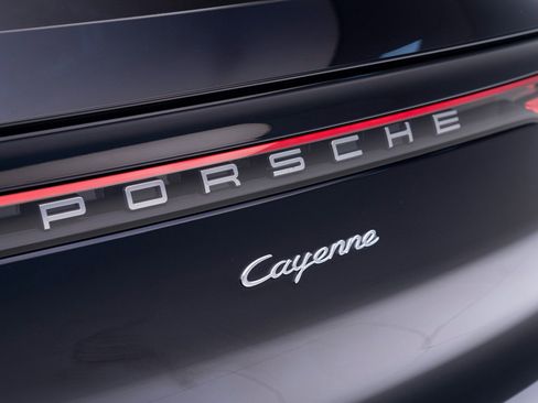 Used 2021 Porsche Cayenne Coupe image 13