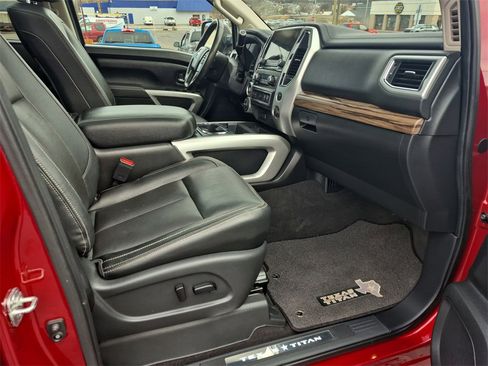 Used 2021 Nissan Titan SL w/ Moonroof Package image 33