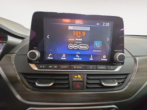 Used 2025 Nissan Altima 2.5 SV FWD image 15