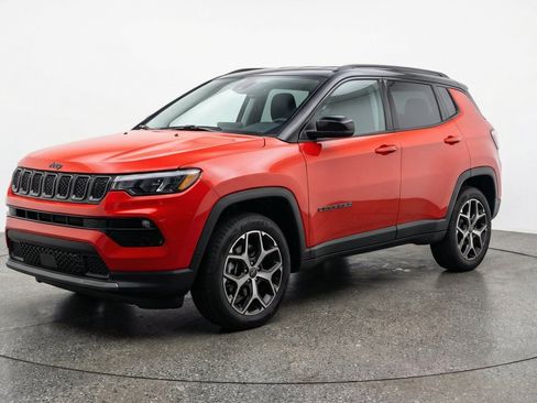 Used 2025 Jeep Compass Limited AWD/4WD image 3