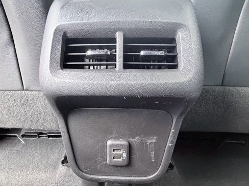 Used 2023 Chevrolet Equinox Premier image 24