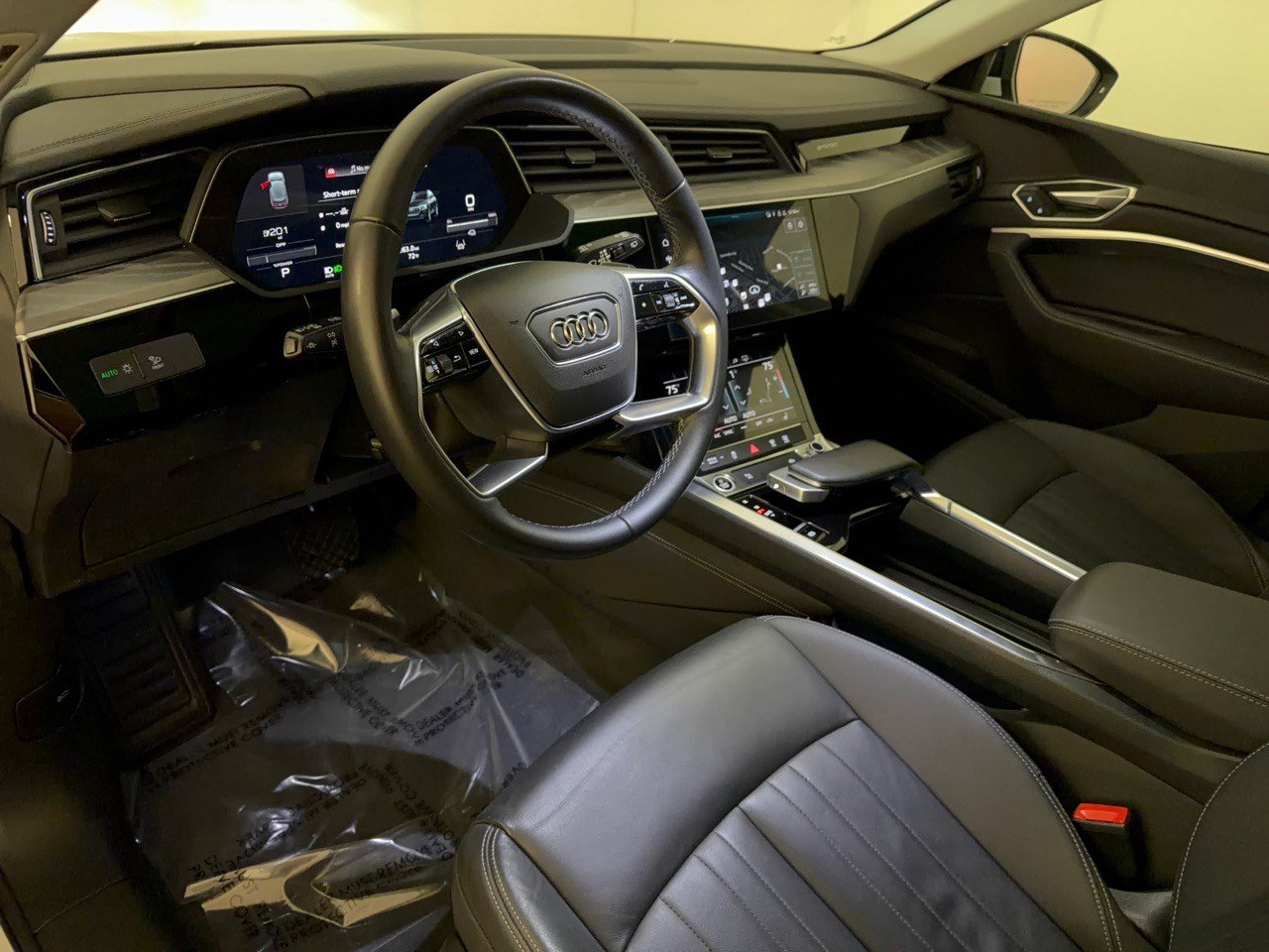 Used 2023 Audi e-tron Premium w/ Convenience Plus Package AWD/4WD image 4
