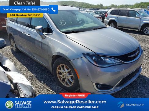 Used 2020 Chrysler Pacifica Touring-L FWD image 5