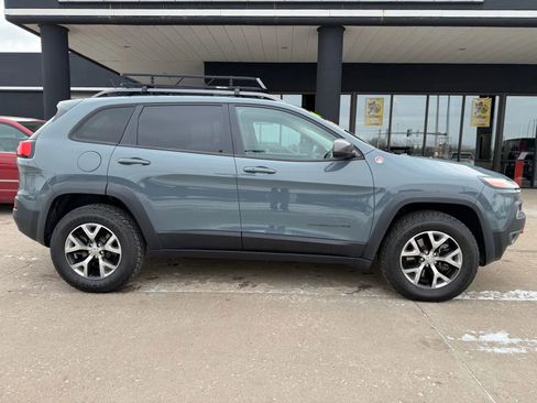 Used 2015 Jeep Cherokee Trailhawk w/ Comfort/Convenience Group image 9