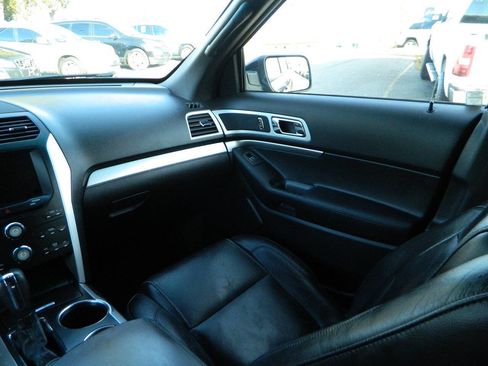 Used 2013 Ford Explorer XLT image 18