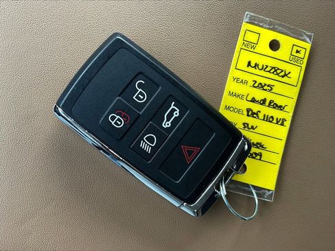 Used 2025 Land Rover Defender 110 V8 image 31