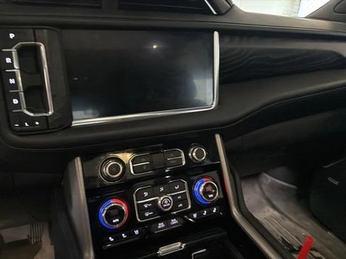 Used 2021 GMC Yukon XL Denali w/ Denali Premium Package AWD/4WD image 6