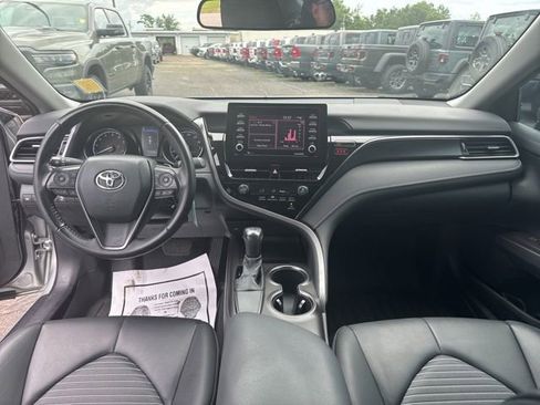 Used 2021 Toyota Camry SE FWD image 12