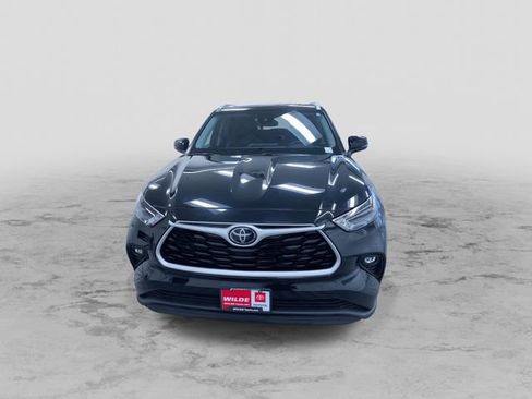 Used 2022 Toyota Highlander XLE image 4