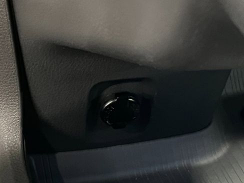 Used 2023 Toyota Sienna XLE image 28