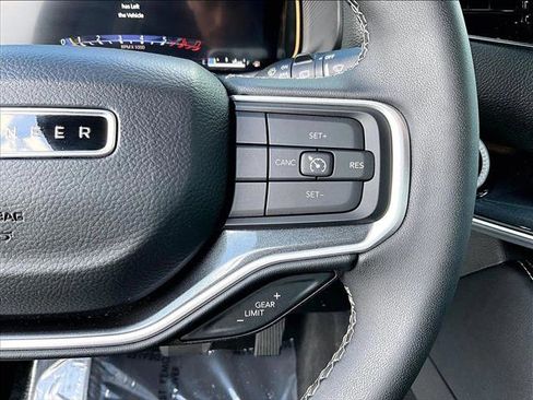 Used 2024 Jeep Wagoneer 2WD image 21