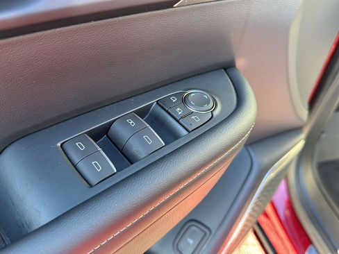 Used 2025 Buick Enclave Avenir image 27