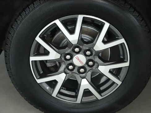Used 2020 GMC Acadia SLE w/ Driver Convenience Package FWD image 12
