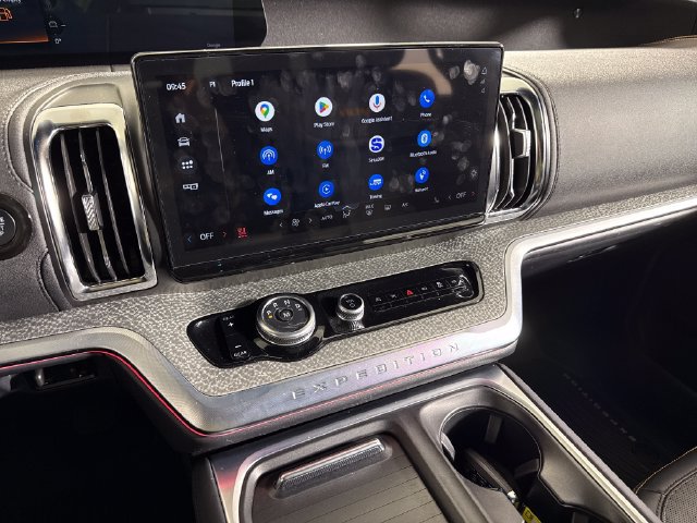 Used 2025 Ford Expedition Tremor AWD/4WD image 34