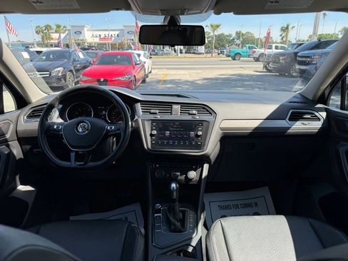 Used 2021 Volkswagen Tiguan SE FWD image 9