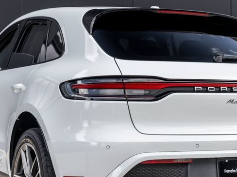 Certified 2023 Porsche Macan AWD/4WD image 14
