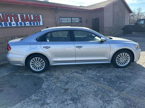 Used 2016 Volkswagen Passat 1.8T SE w/ Lighting Package image 10