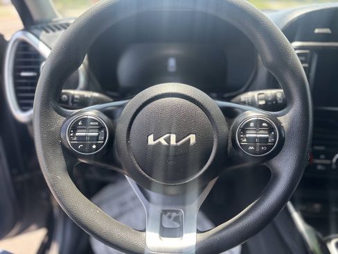 Used 2023 Kia Soul LX w/ LX Technology Package FWD image 4