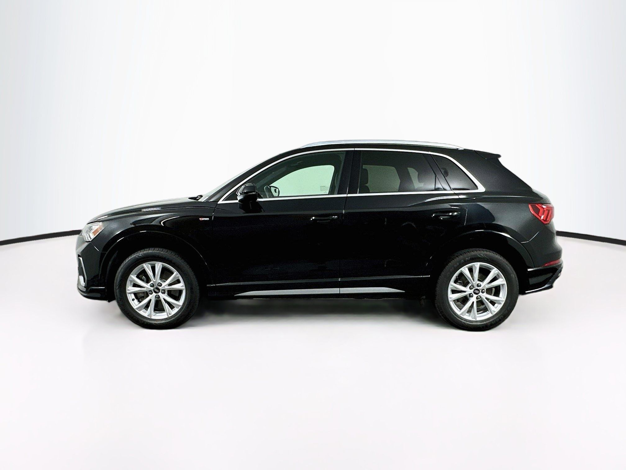 Used 2022 Audi Q3 2.0T Premium Plus w/ Premium Plus Package AWD/4WD image 4