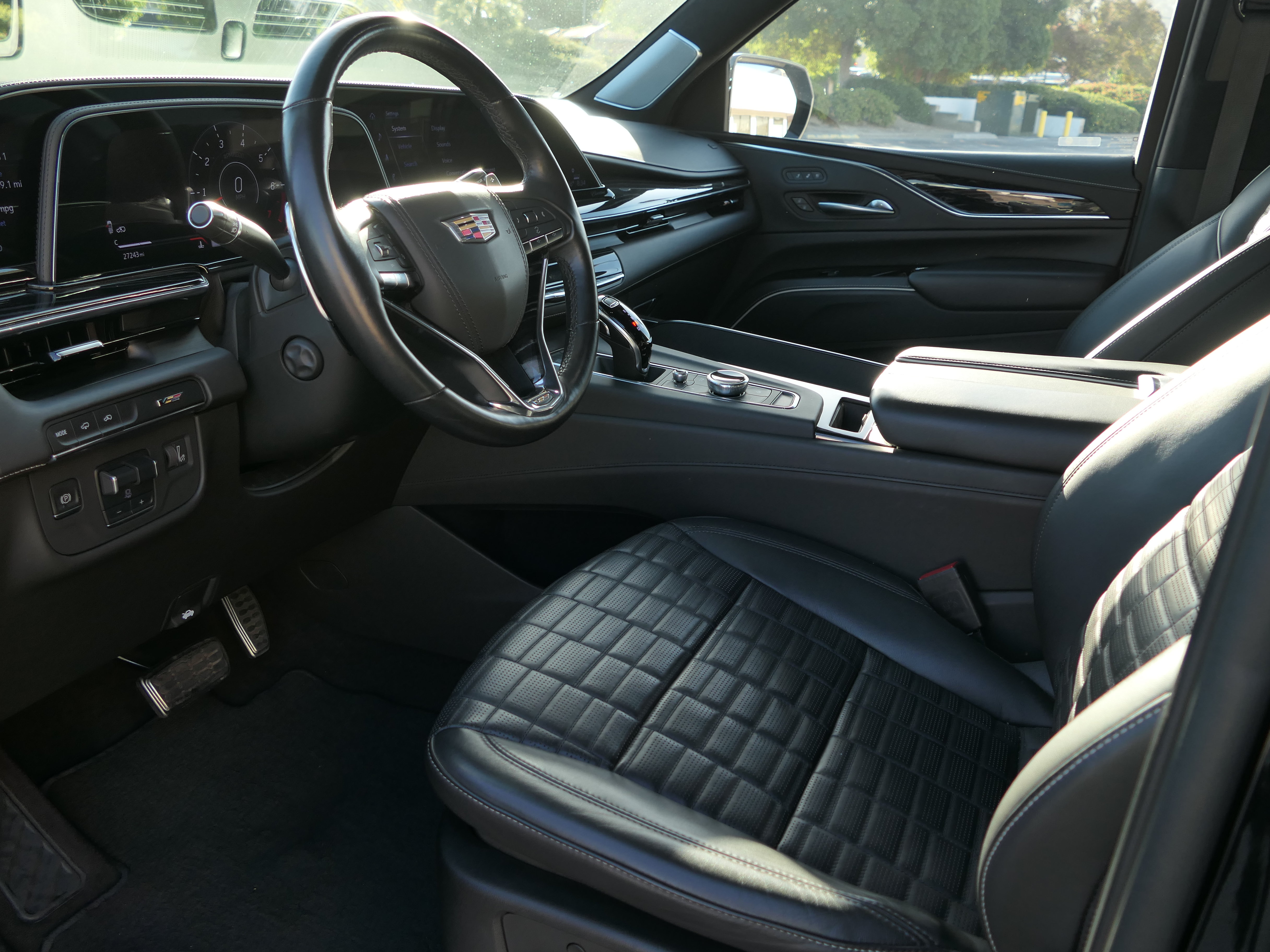 Used 2023 Cadillac Escalade ESV V AWD/4WD image 13