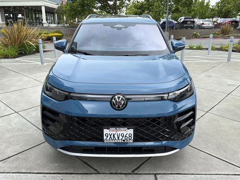 Used 2026 Volkswagen Tiguan SEL R-Line AWD/4WD image 3