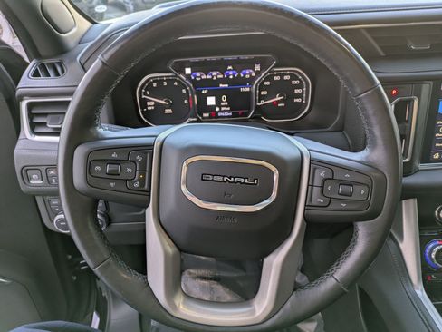 Used 2021 GMC Yukon Denali w/ Denali Premium Package image 17