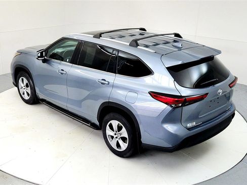 Certified 2021 Toyota Highlander XLE image 16