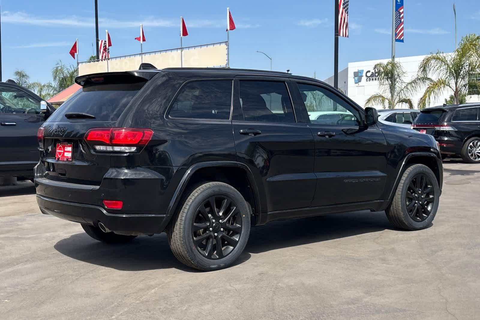 Used 2020 Jeep Grand Cherokee Altitude AWD/4WD image 4