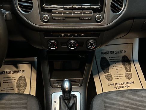Used 2014 Volkswagen Tiguan S image 30