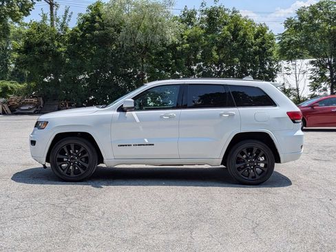 Used 2018 Jeep Grand Cherokee Altitude AWD/4WD image 7