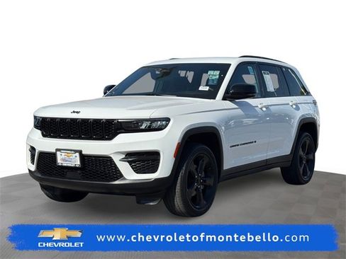 Used 2023 Jeep Grand Cherokee Altitude image 1