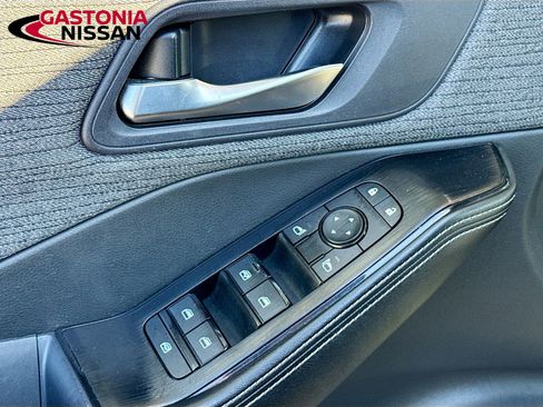 Used 2023 Nissan Rogue SV image 22