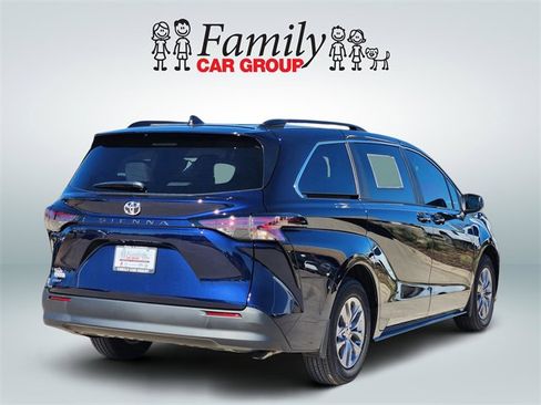 New 2026 Toyota Sienna LE image 4