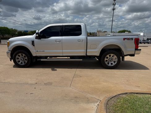 Used 2017 Ford F250 Lariat w/ Lariat Ultimate Package image 4