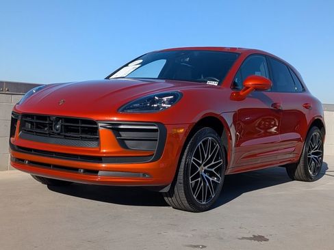 Certified 2024 Porsche Macan image 1