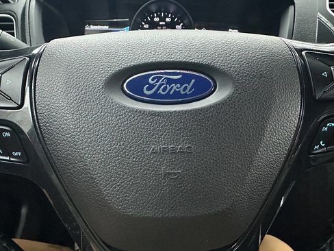Used 2017 Ford Explorer XLT w/ Equipment Group 202A image 11