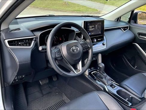 Used 2024 Toyota Corolla Cross XLE w/ Convenience Package image 14