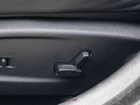 Used 2023 Chrysler 300 C RWD image 35