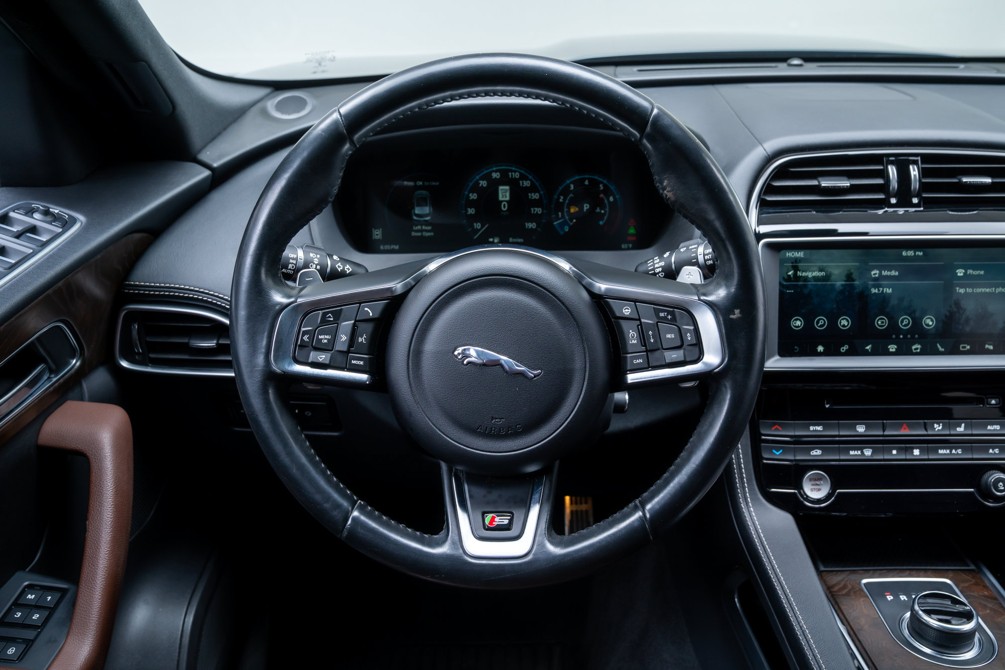 Used 2017 Jaguar F-PACE S AWD/4WD image 12
